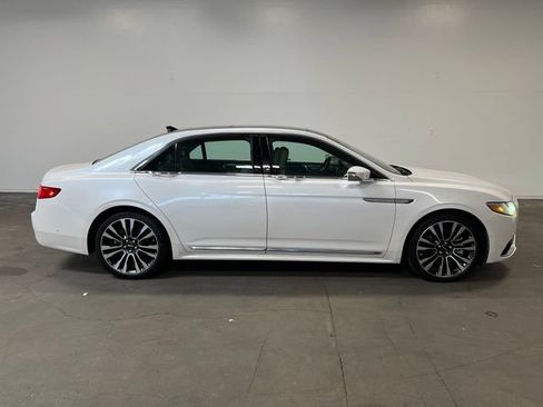 Used 2018 Lincoln Continental Reserve AWD/4WD image 2