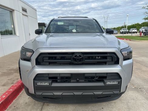 Used 2025 Toyota 4Runner SR5 AWD/4WD image 2
