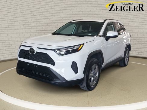 Used 2025 Toyota RAV4 XLE AWD/4WD image 1