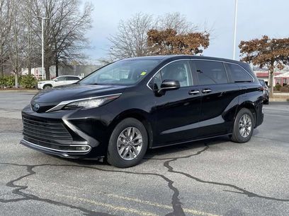 Used 2022 Toyota Sienna XLE