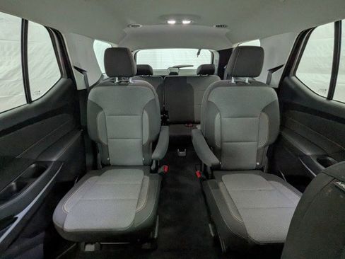 Used 2020 Chevrolet Traverse LT image 18