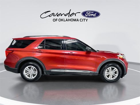 Used 2022 Ford Explorer XLT w/ Equipment Group 202A image 9