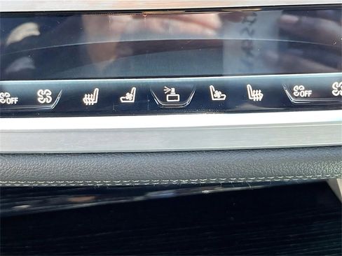 Used 2019 BMW 750i w/ Executive Package image 25