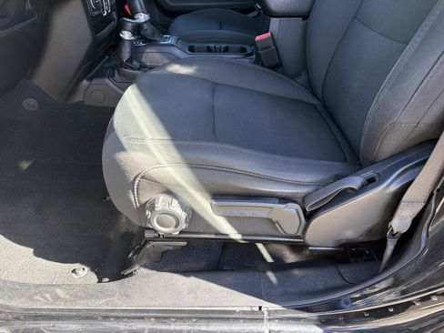 Used 2020 Jeep Gladiator Sport w/ Quick Order Package 24S image 18