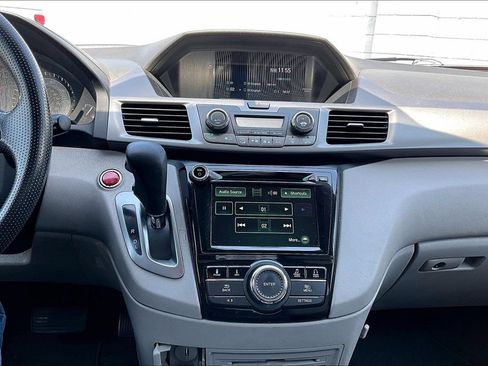 Used 2016 Honda Odyssey SE image 34