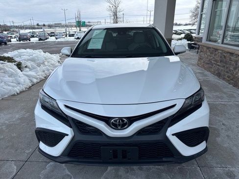 Used 2023 Toyota Camry SE image 3
