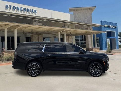 Used 2026 Chevrolet Suburban High Country AWD/4WD image 4