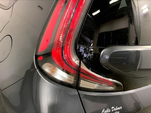 Used 2025 Kia Soul LX w/ LX Technology Package FWD image 27