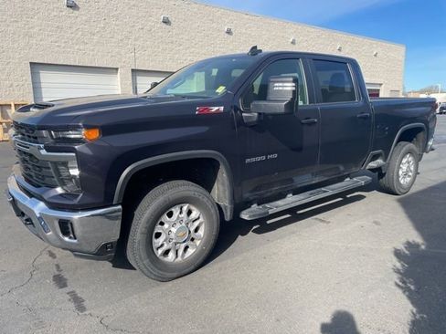 Used 2024 Chevrolet Silverado 2500 LT image 4