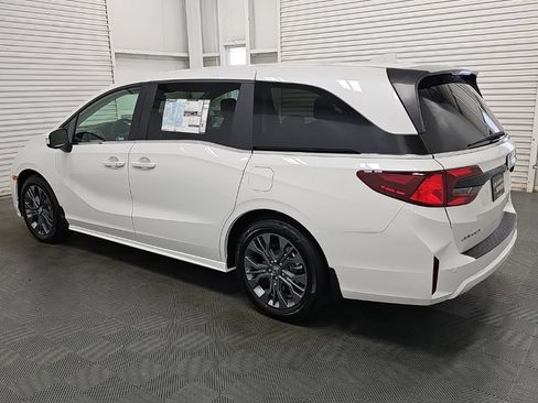 New 2026 Honda Odyssey Touring image 5