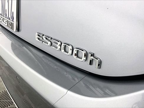 Used 2025 Lexus ES 300h w/ Premium Package image 9