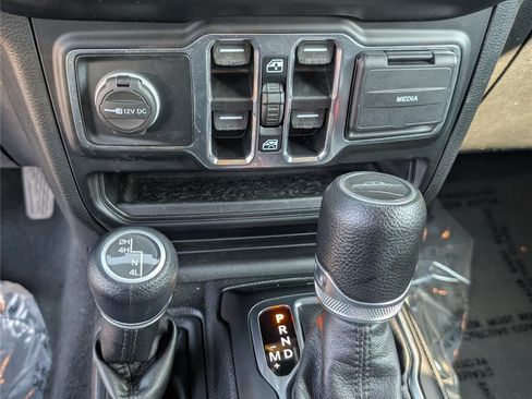 Used 2022 Jeep Gladiator Sport AWD/4WD image 26