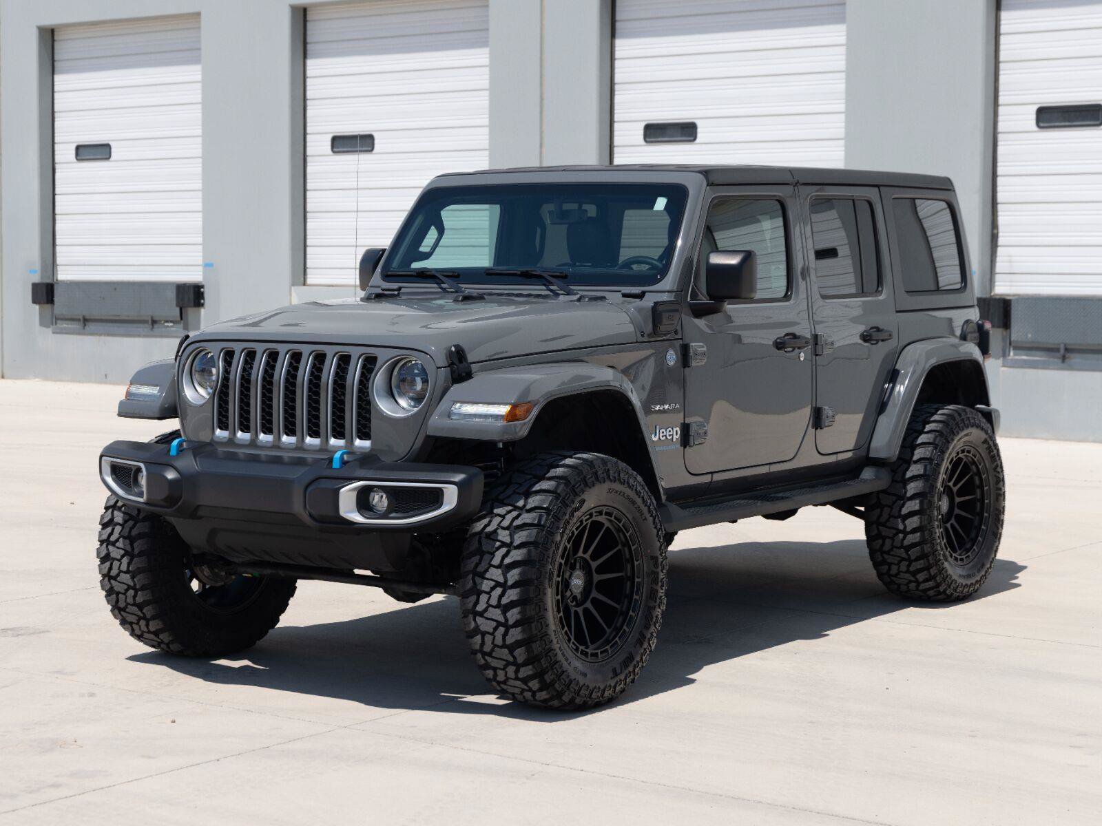 Used 2023 Jeep Wrangler Unlimited Sahara AWD/4WD image 8