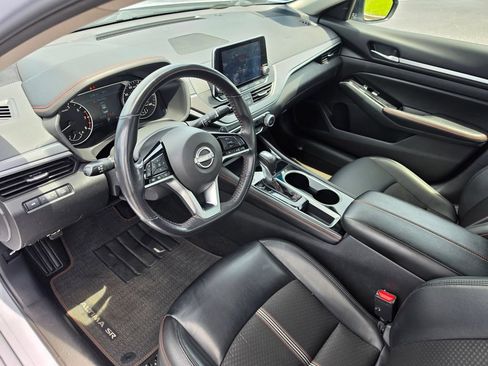 Used 2024 Nissan Altima 2.5 SR FWD image 15
