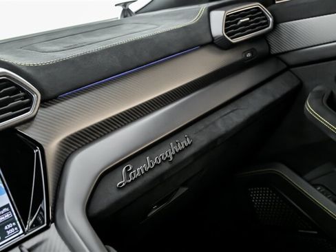 Used 2023 Lamborghini Urus Performante AWD/4WD image 38
