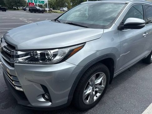 Used 2019 Toyota Highlander Limited FWD image 6