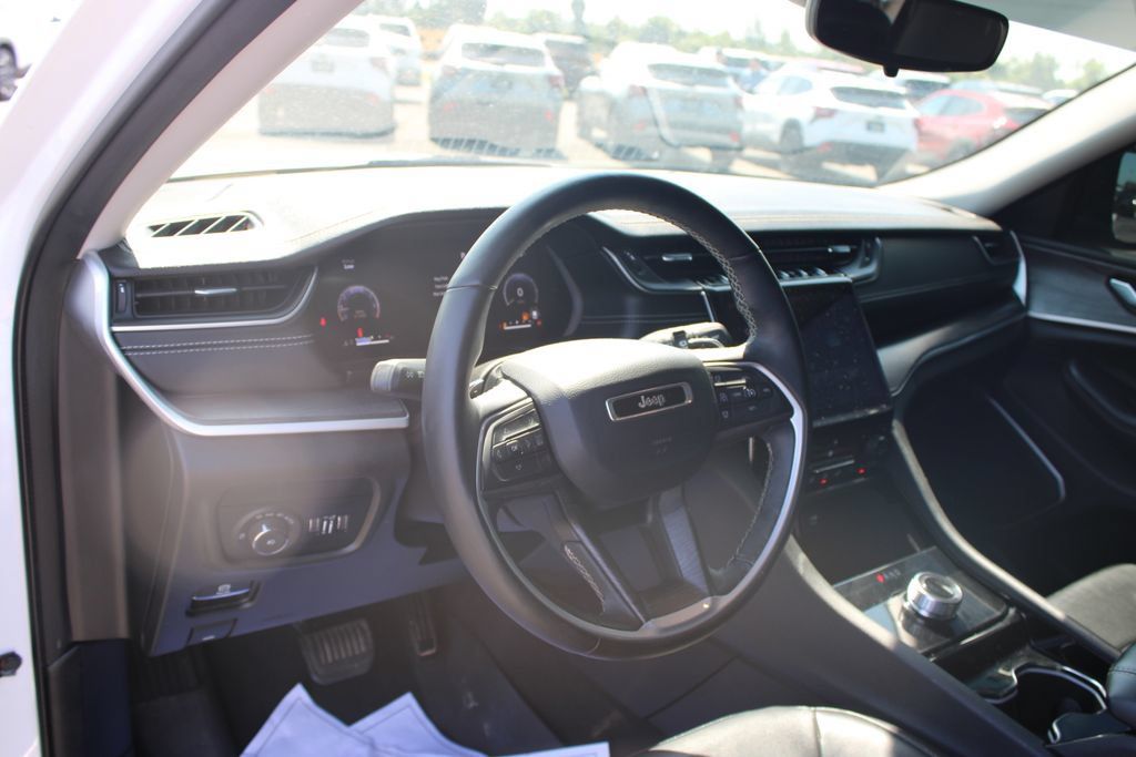 Used 2022 Jeep Grand Cherokee L Limited RWD image 25