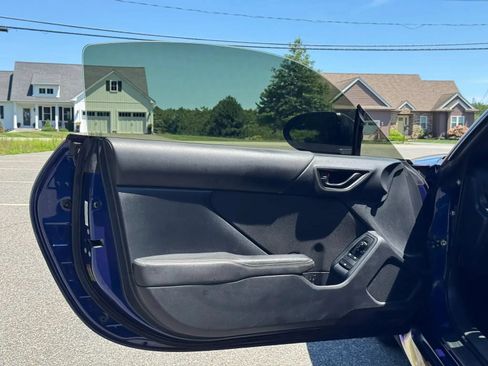 Used 2022 Toyota GR86 w/ ALL Weather Mat Package (TMS) RWD image 9