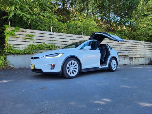 Used 2016 Tesla Model X 90D image 22