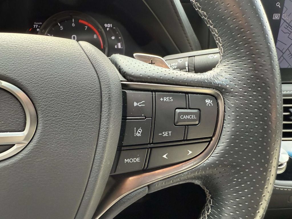 Used 2022 Lexus LS 500 F Sport w/ Accessory Package (Z2) AWD/4WD image 21