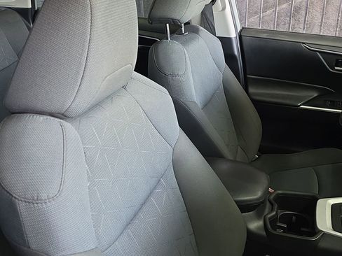Used 2022 Toyota RAV4 XLE w/ Convenience Package FWD image 27
