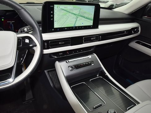 New 2026 Lincoln Aviator AWD image 27