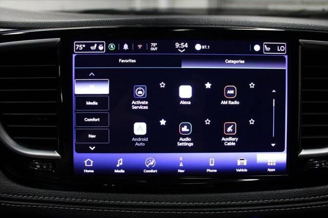 Certified 2025 Chrysler Pacifica Limited FWD image 20