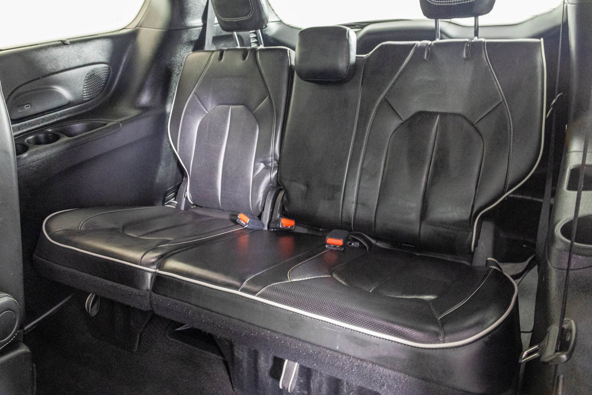 Used 2025 Chrysler Pacifica Limited FWD image 37