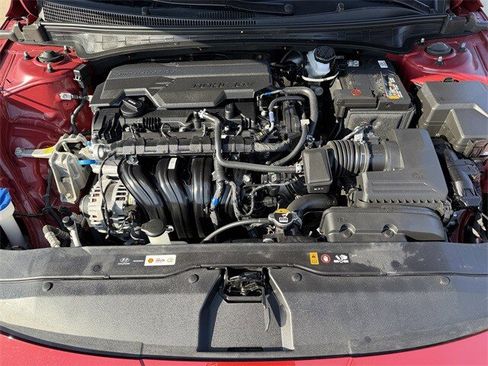 Used 2025 Hyundai Elantra SEL image 31