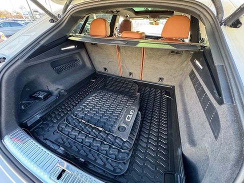 Used 2021 Audi Q8 Premium Plus image 35