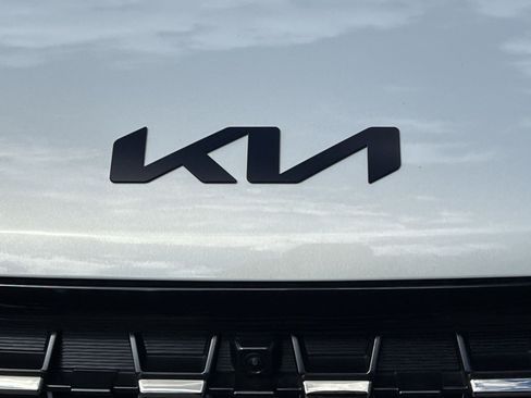 New 2027 Kia Carnival SX Prestige FWD image 12