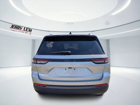 New 2026 Jeep Grand Cherokee Altitude RWD image 4
