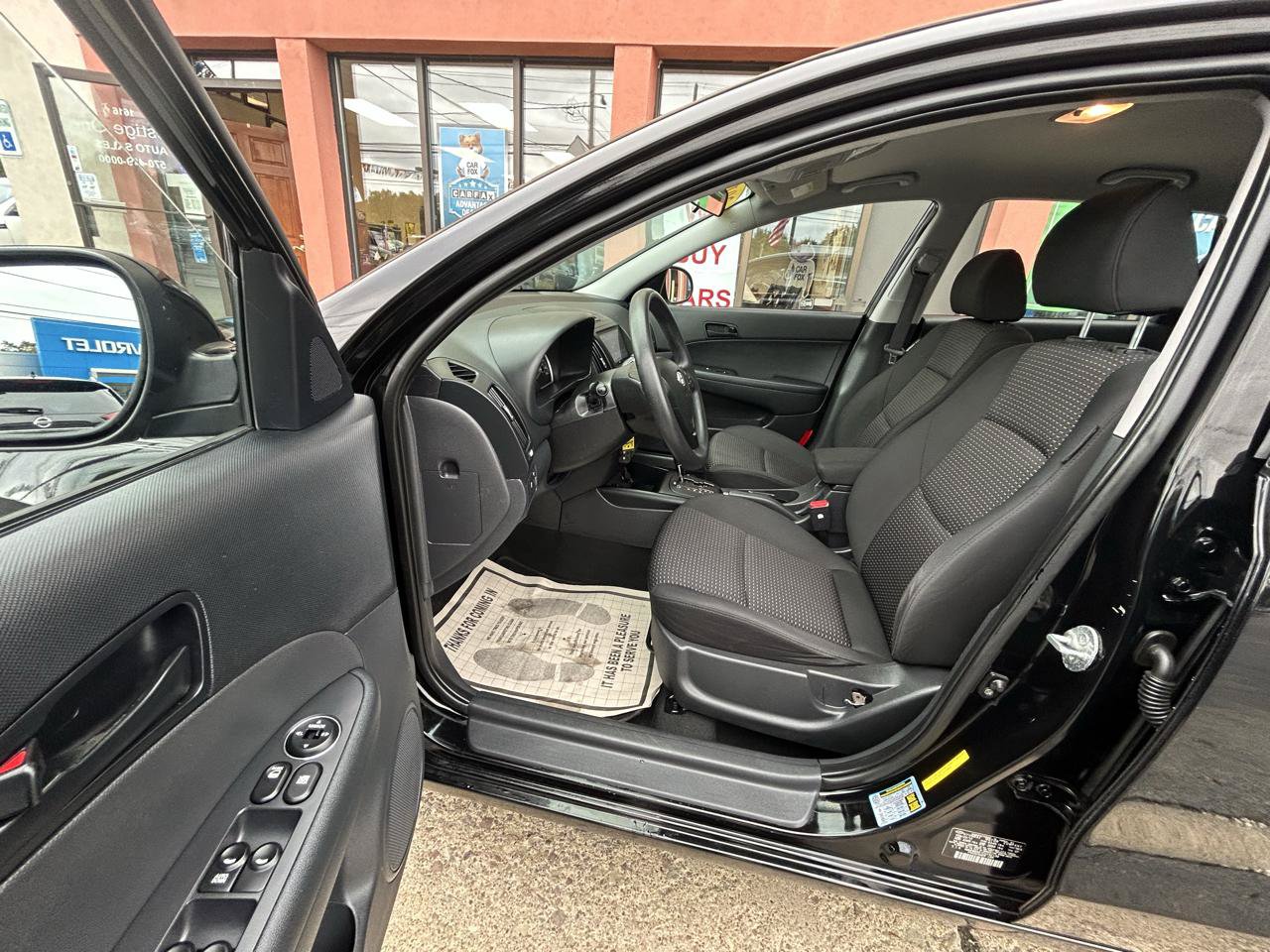 Used 2012 Hyundai Elantra GLS FWD image 10