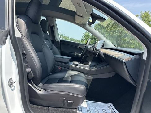 Used 2021 Tesla Model Y Long Range AWD/4WD image 28