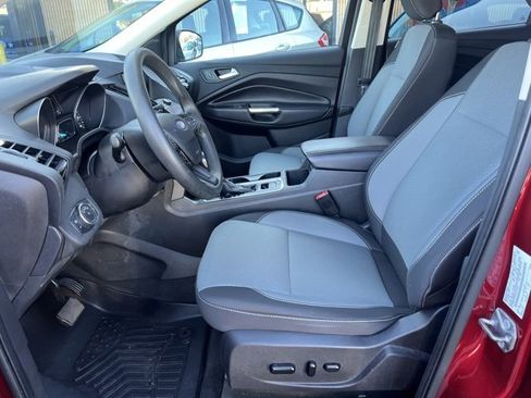 Used 2019 Ford Escape SE image 10