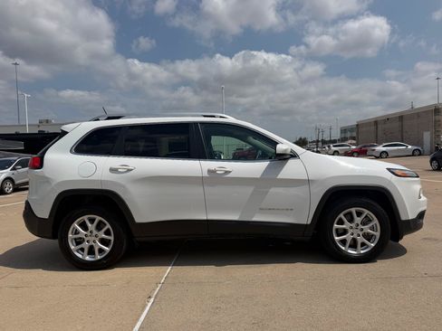 Used 2018 Jeep Cherokee Latitude Plus FWD image 4