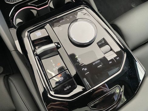 New 2026 BMW 530i xDrive w/ Premium Package image 29