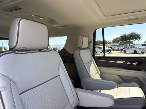 Used 2024 GMC Yukon XL Denali w/ Advanced Technology Package AWD/4WD image 17