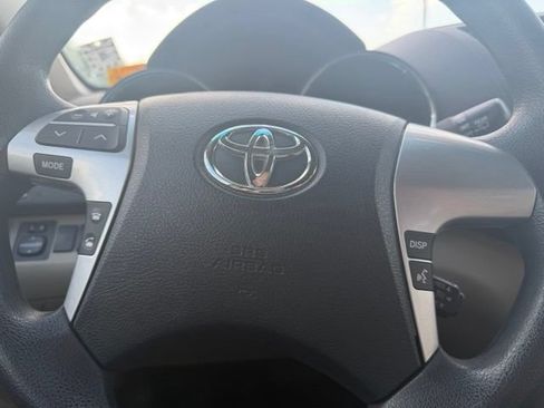 Used 2012 Toyota Highlander FWD w/ Tech Pkg image 12