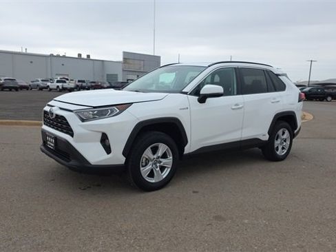 Used 2021 Toyota RAV4 XLE w/ Convenience Package image 2