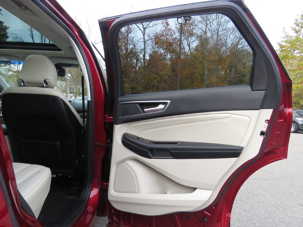 Used 2016 Ford Edge Titanium w/ Equipment Group 302A AWD/4WD image 15