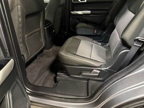 Used 2022 Ford Explorer XLT image 47