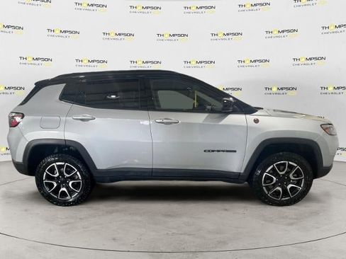 Used 2024 Jeep Compass Trailhawk AWD/4WD image 2