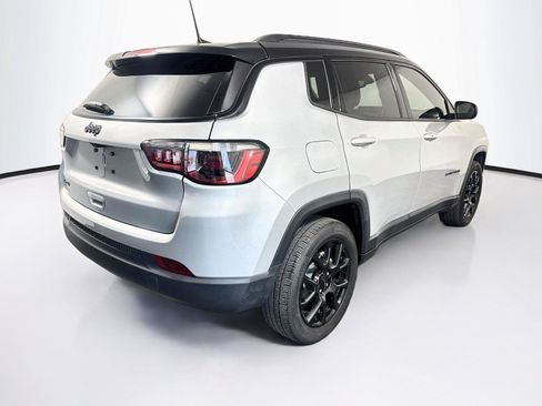 Used 2024 Jeep Compass Latitude w/ Convenience Group AWD/4WD image 5