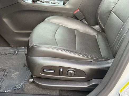 Used 2020 Chevrolet Equinox LT w/ Sport Edition image 15