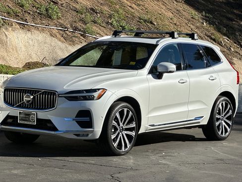 Certified 2023 Volvo XC60 B5 Ultimate w/ Climate Package image 9