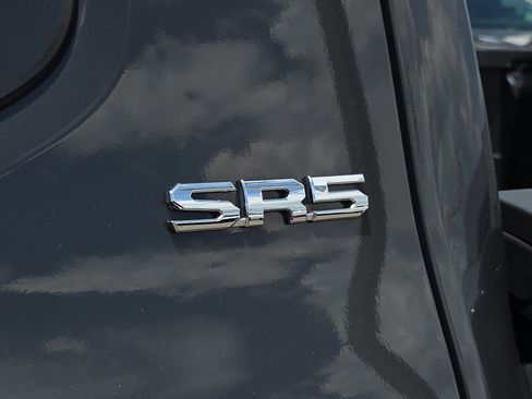 Certified 2025 Toyota Tacoma SR5 AWD/4WD image 32
