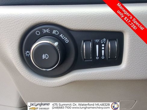 Used 2022 Chrysler Pacifica Touring-L FWD image 18