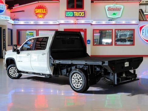 Used 2024 Chevrolet Silverado 2500 LT w/ Convenience Package AWD/4WD image 3