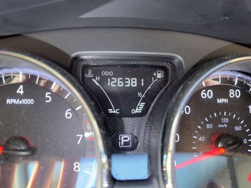 Used 2015 Nissan Versa SV FWD image 2